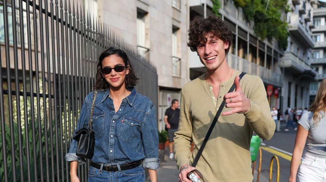 Bruna Marquezine e Shawn Mendes passeiam por Milão após desfile da Gucci Casalzão