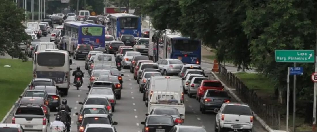 Semáforos inteligentes usam IA e algoritmos para reduzir congestionamentos nas grandes cidades