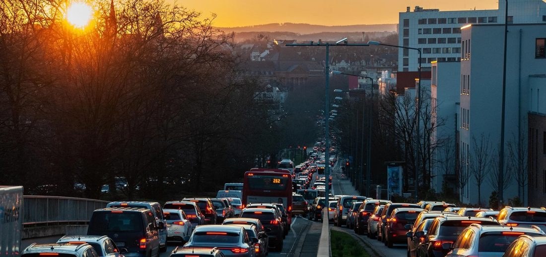 O Silêncio Urbano: O Impacto dos Carros Elétricos no Trânsito