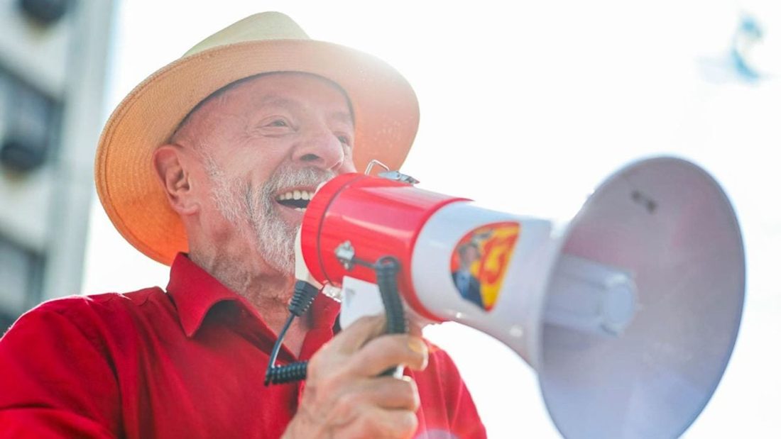 Lula ultrapassa Flávio Bolsonaro em popularidade digital após 1º turno, aponta índice da Quaest