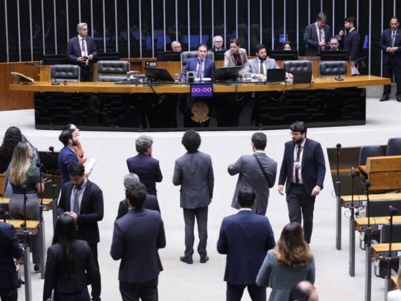 Câmara aprova MP que elimina taxa das blusinhas e encaminha texto ao Senado
