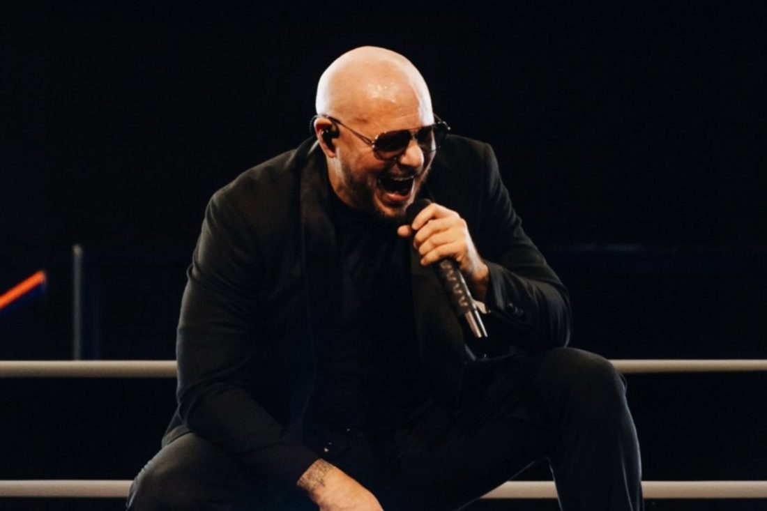Pitbull anuncia show em São Paulo para 31 de janeiro de 2027 com participação de Pedro Sampaio; ingressos a partir de R$ 225
