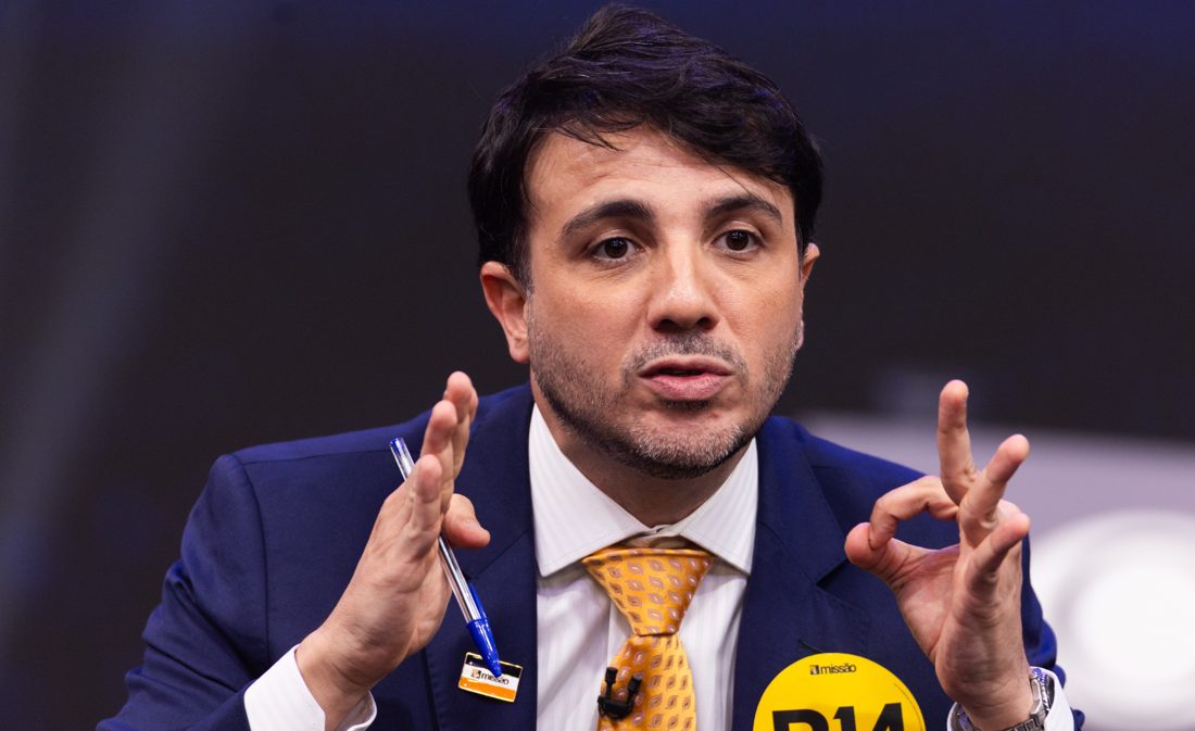 Renan Santos lidera nas redes com mais elogios que críticas após debate na Band