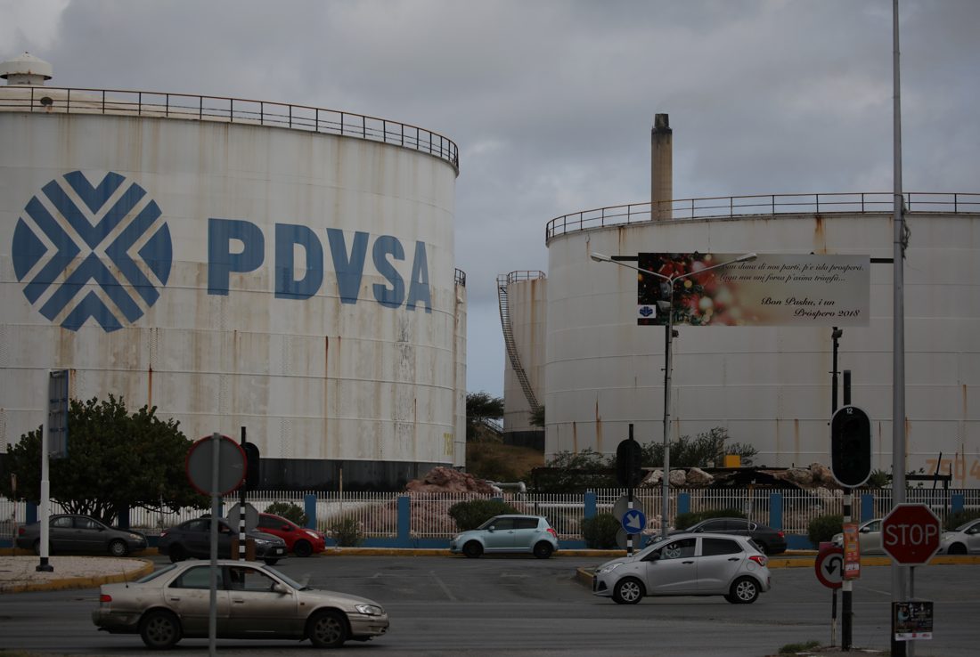 Trump anuncia acordo que garante controle de mais de 65 bilhões de barris de petróleo venezuelano aos EUA
