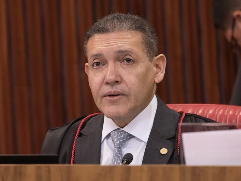 TSE nega pedido de retirada de vídeo de Flávio Bolsonaro que vincula Lula a criminosos
