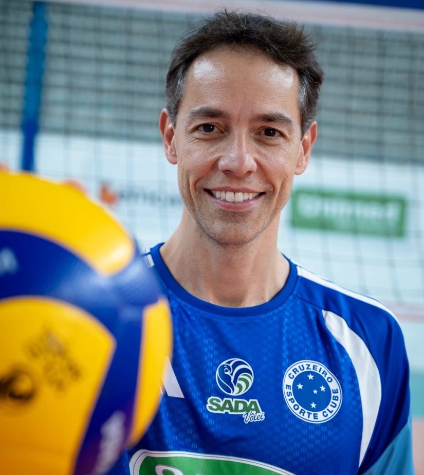 Cruzeiro contrata o veterano levantador Rapha, de 47 anos, para o Mineiro