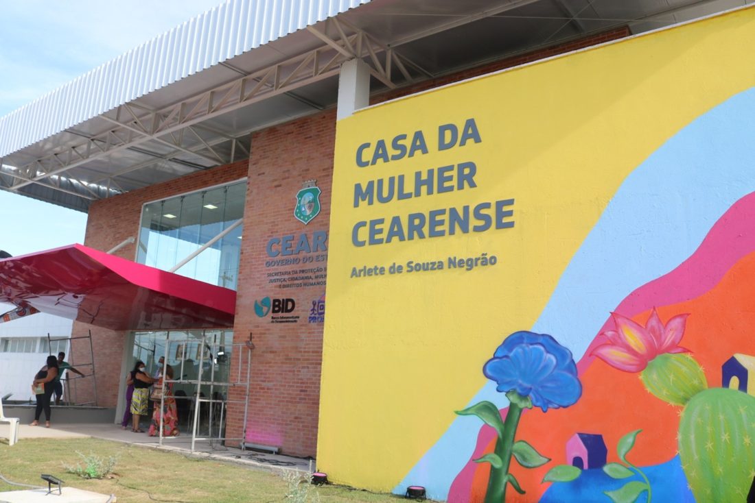 Homem é preso após tentativa de fuga de voo por importunação sexual contra adolescente de 14 anos em show no Ceará