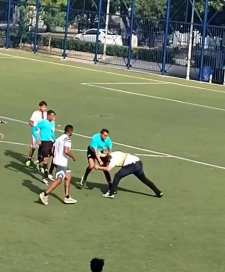 Assistente do VAR de Atlético-MG troca socos com pai em partida Sub‑15 na Colômbia