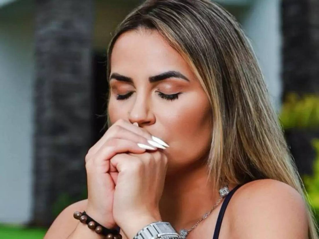 Mãe de Deolane Bezerra divulga carta escrita pela filha na prisão: "Ninguém impedirá"