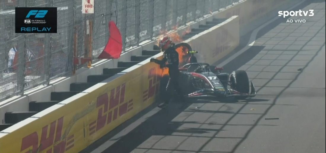 Carro de piloto da F2 pega fogo em acidente no treino do circuito Madring