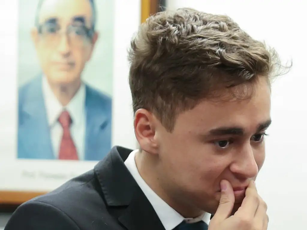 Deputado Nikolas Ferreira grava áudio chamando Daniel Vorcaro de “lindão” e solicita liberação de ativo de minério