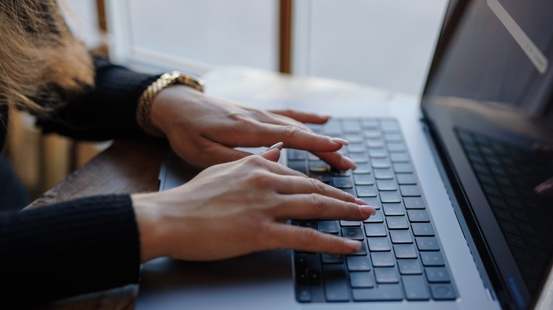 Detetives digitais sul‑coreanas combatem deepfakes sexuais e removem mais de um milhão de conteúdos