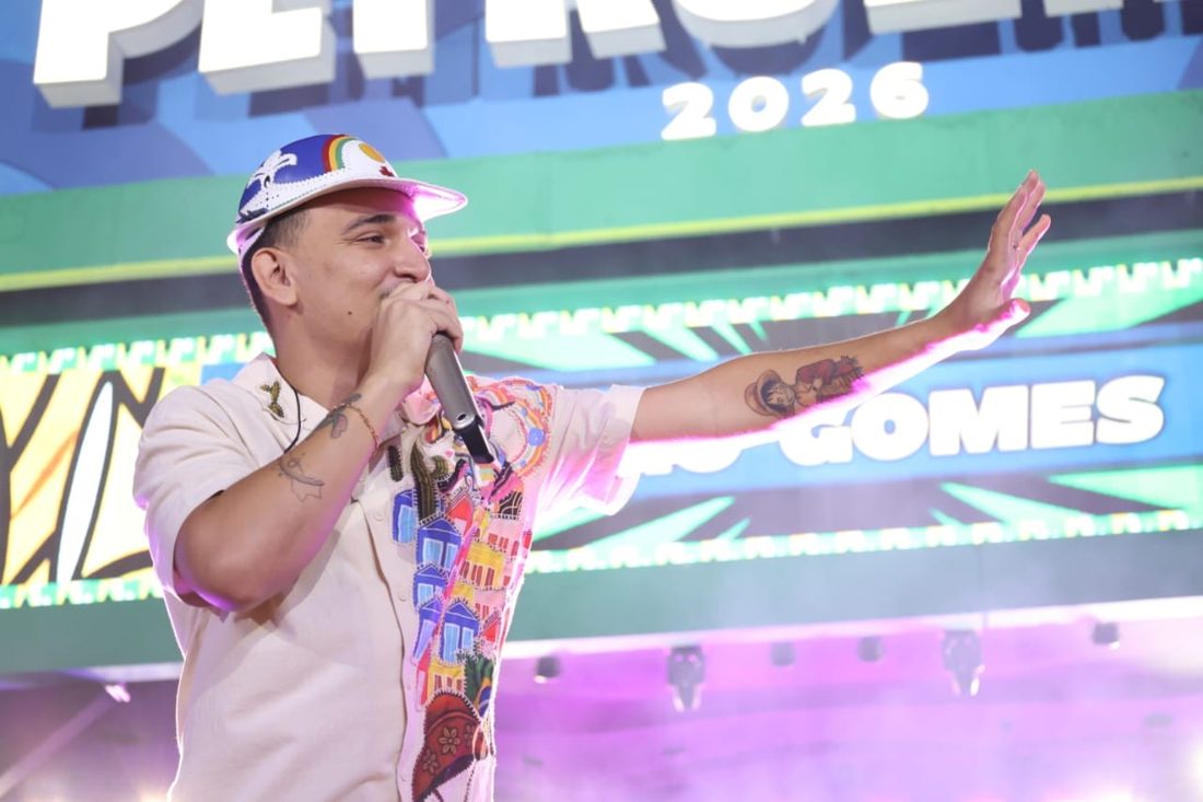 João Gomes lidera cortejo nordestino com Galo da Madrugada de 16 metros antes de show no Rock in Rio 2026