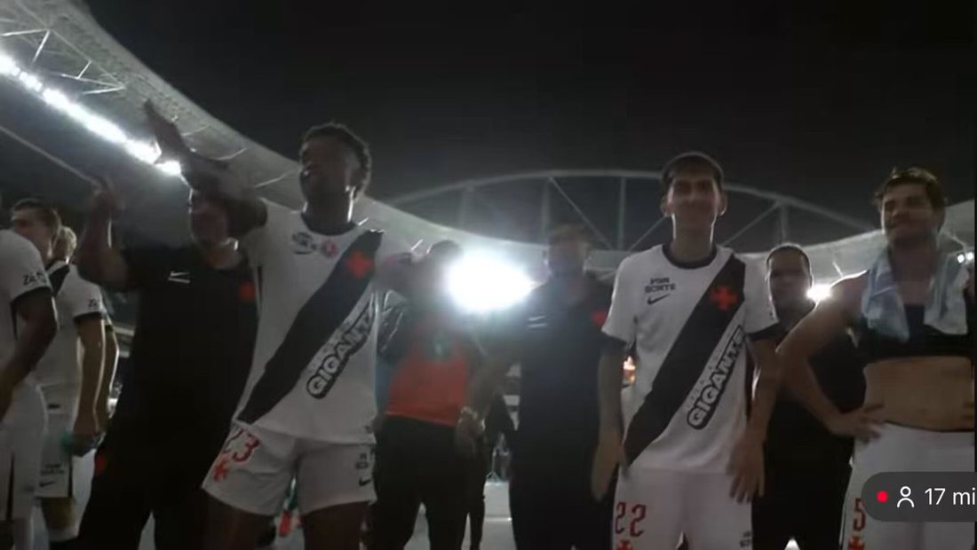 Veja o grito de casaca dos jogadores do Vasco após a vitória no clássico no Engenhão