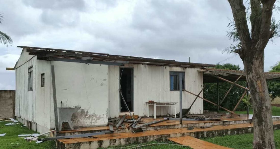 Foz do Iguaçu declara emergência após temporal de granizo que devastou Vila Bananal