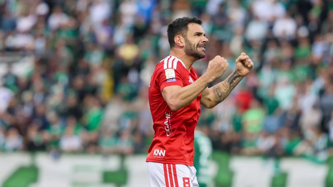 Volante Edenilson supera Bruno Henrique em gols no Brasileirão de pontos corridos