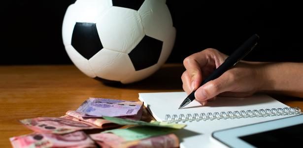 Futebol inglês elimina patrocínio de casas de apostas; Brasil debate proibição similar