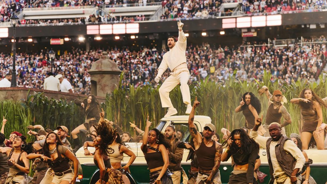 Bad Bunny conquista primeiro Emmy da carreira ao liderar show do Super Bowl LX