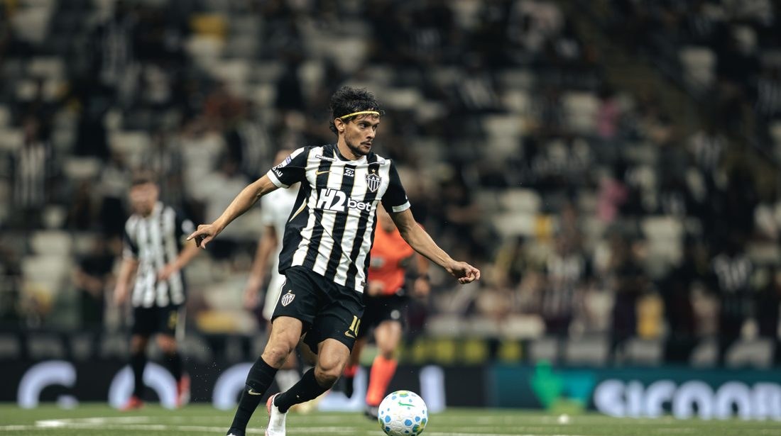 Gustavo Scarpa quer permanecer no Atlético-MG após conversas com São Paulo e Santos