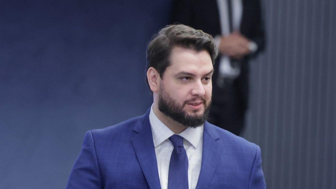 Moraes autoriza visitas de Carlos e Flávio Bolsonaro a Filipe Martins na Cadeia Pública de Ponta Grossa