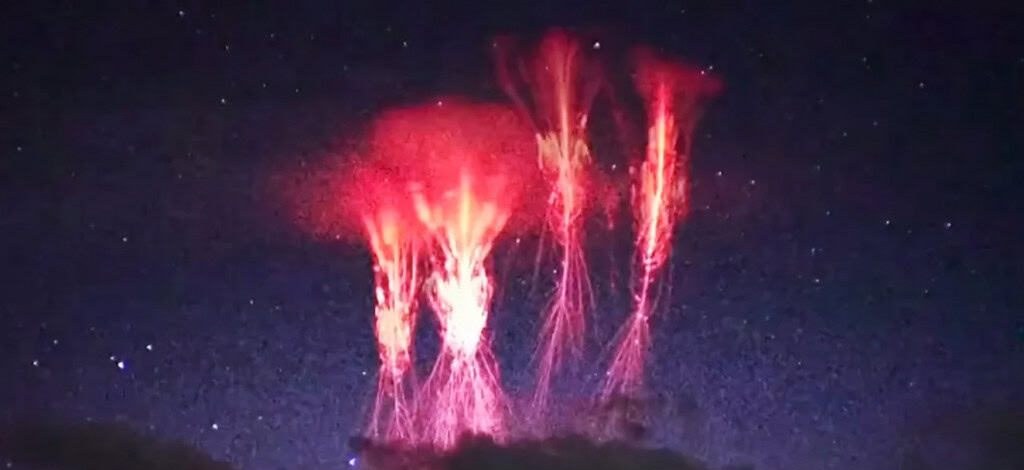Mais de 100 “duendes vermelhos” e um meteoro iluminam o céu gaúcho em madrugada extraordinária
