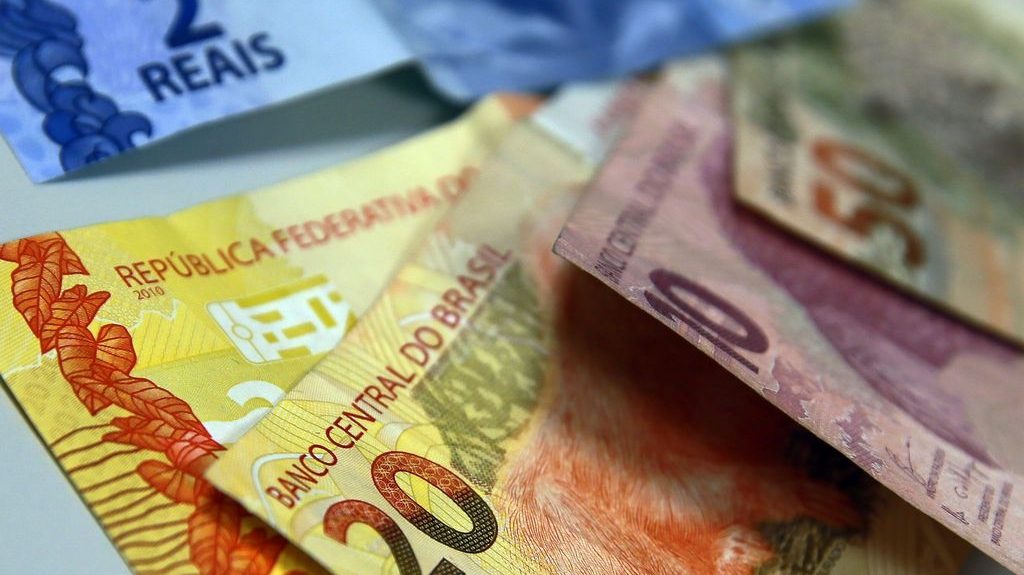 Governo eleva previsão do salário mínimo para R$ 1.741 em 2027