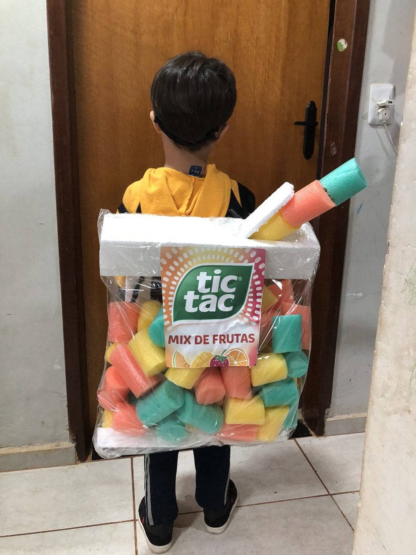 Mochilas criativas invadem escolas em outubro: ventiladores, torneiras e até chuveiros de verdade