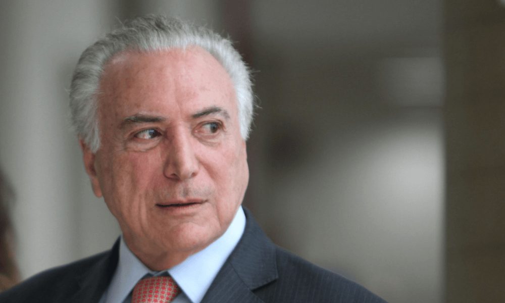 Michel Temer, após votar, espera que Brasil esteja em paz no segundo turno