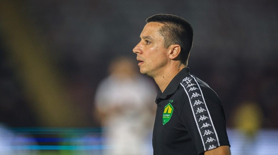 Eduardo Barros completa 100 jogos como técnico principal na Série B contra o Criciúma