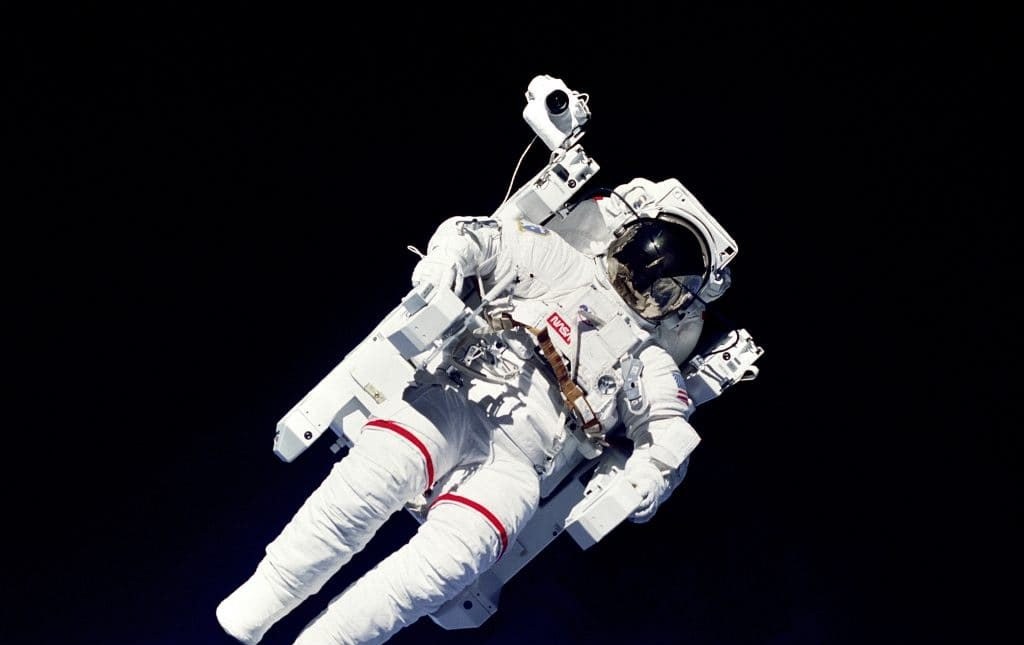 Astronautas da ISS descrevem odor metálico após caminhadas espaciais