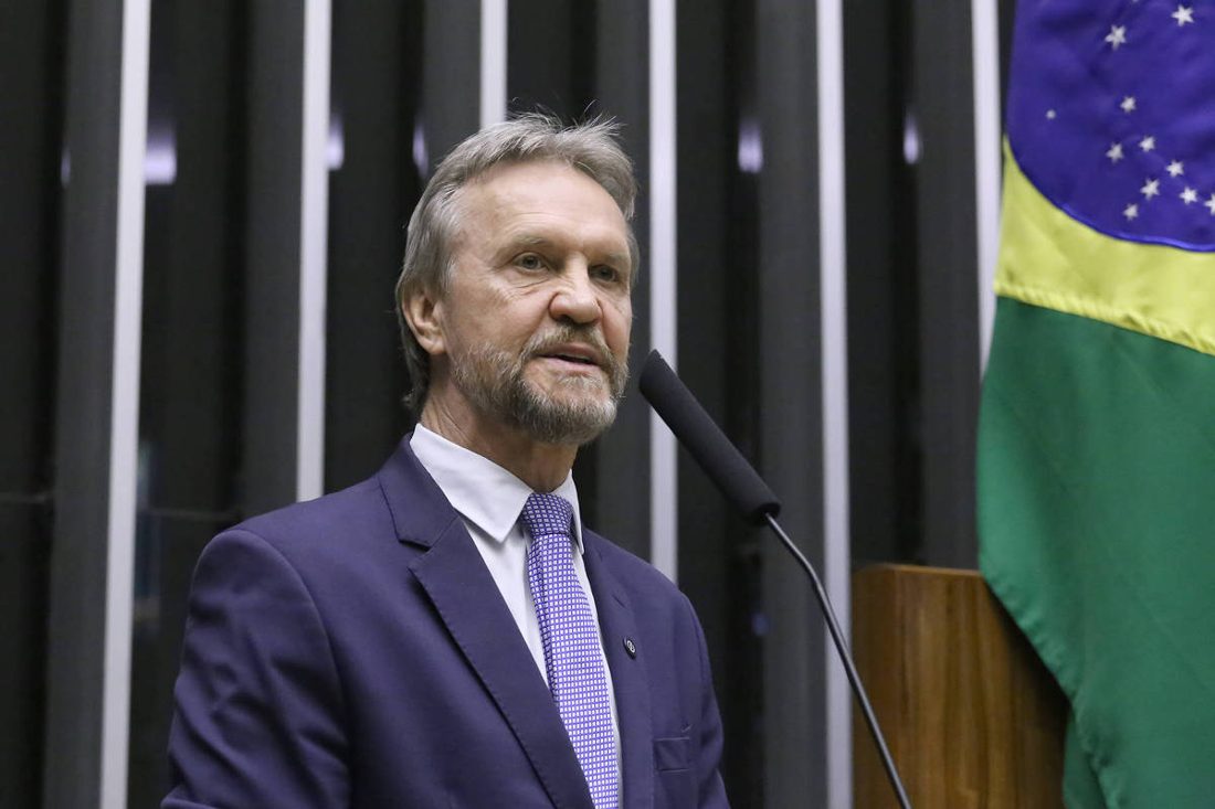 Deputados governistas denunciam parcialidade de Mendonça e solicitam derrubada do sigilo no caso "Dark Horse"