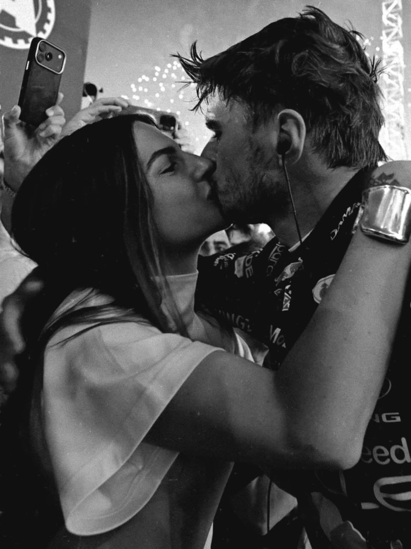 Kelly Piquet exibe fotos ao lado de Max Verstappen após vitória no GP de Singapura