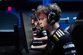FURIA perde para Spirit e inicia mata‑a‑mata da BLAST, enquanto semifinais se definem