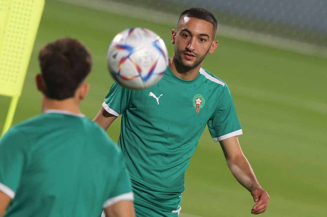 Botafogo acerta bases contratuais e aguarda decisão de Hakim Ziyech para vir ao Rio