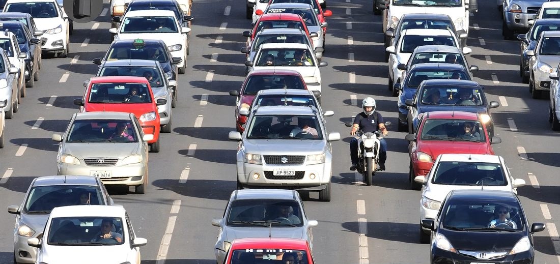 Aplicativos de montadoras enviam rotas e hábitos de condução a redes de anúncios
