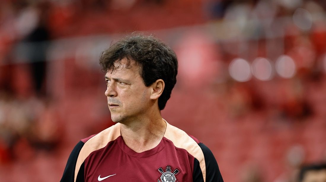 Corinthians demite Fernando Diniz após sequência de sete derrotas