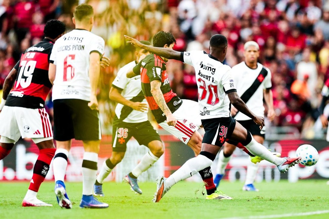 Clássico Vasco x Flamengo no Nilton Santos terá setores divididos igualmente entre as torcidas