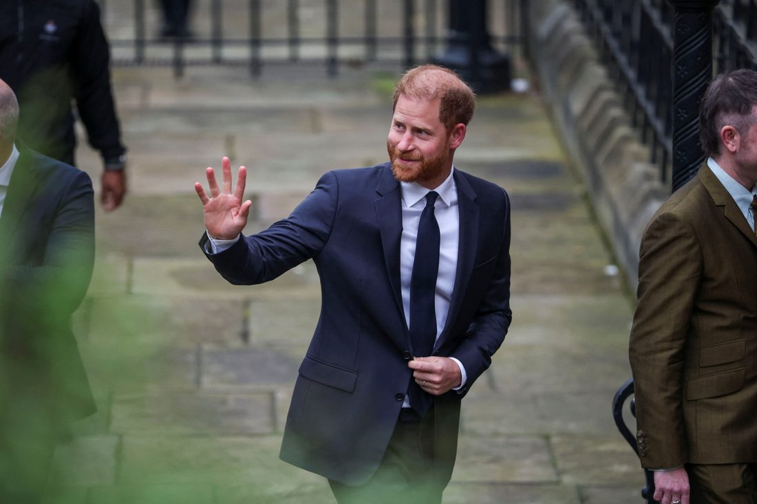 Príncipe Harry, Meghan e filhos chegam ao Reino Unido e planejam residência privada