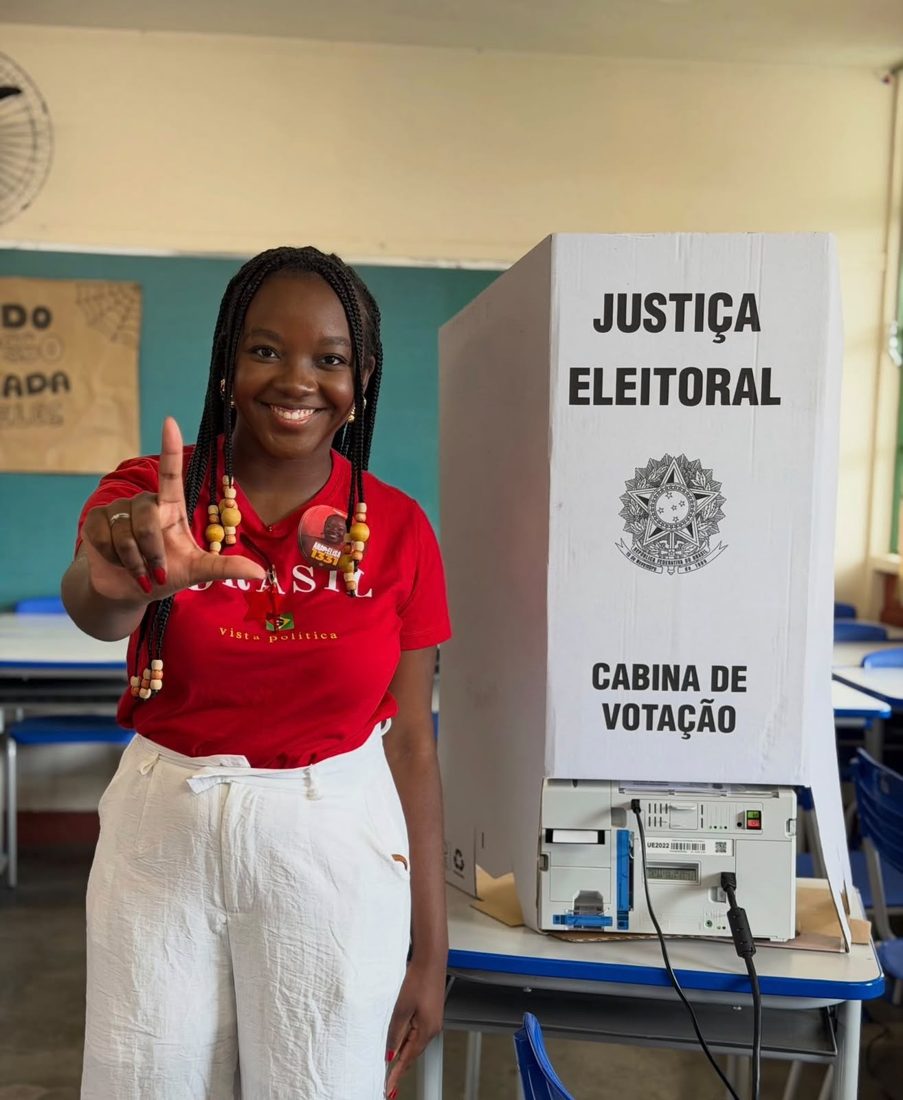 Ana Elisa, influenciadora de 21 anos, eleita deputada federal e se torna a parlamentar mais jovem da história do Brasil