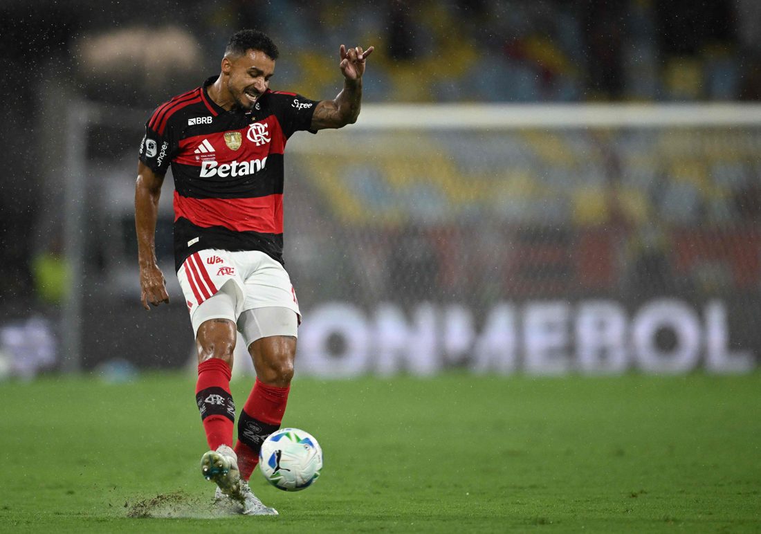 Danilo recusa convite da CBF, renova contrato com o Flamengo e tem plano de gestão no clube após aposentadoria
