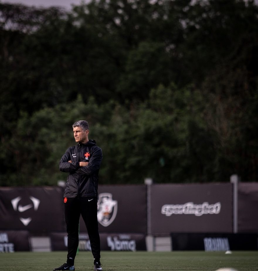 Vasco divulga provável escalação de Pedro Emanuel para enfrentar o Cruzeiro no Brasileirão