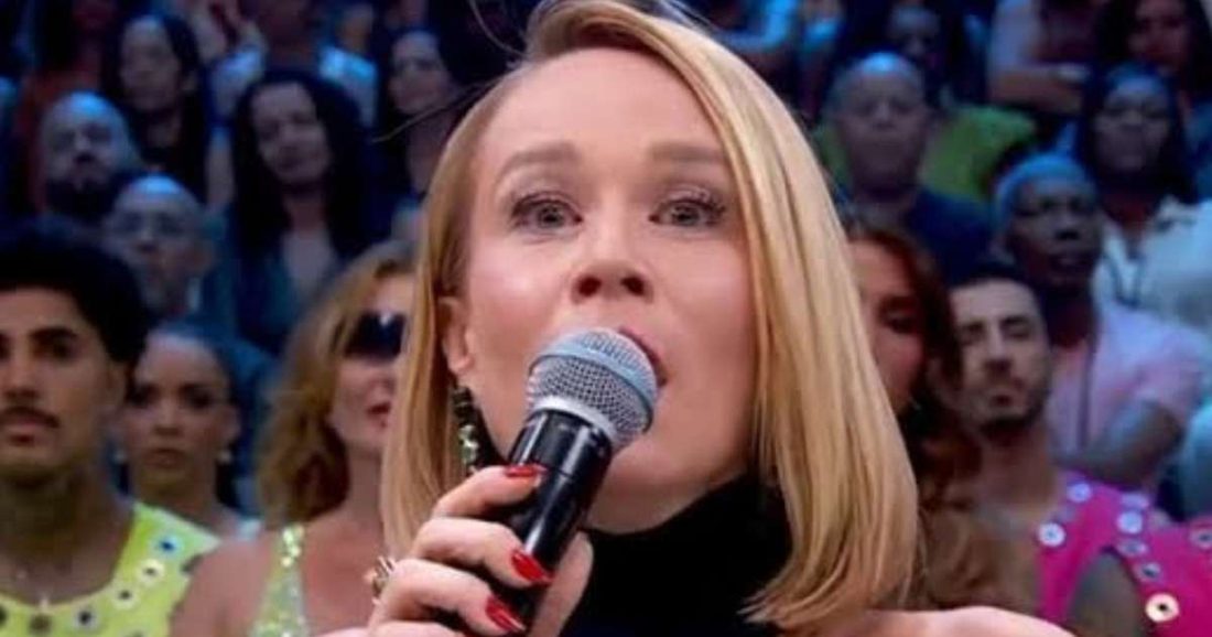 Vestido pretinho de Mariana Ximenes causa comoção no Domingão com Huck