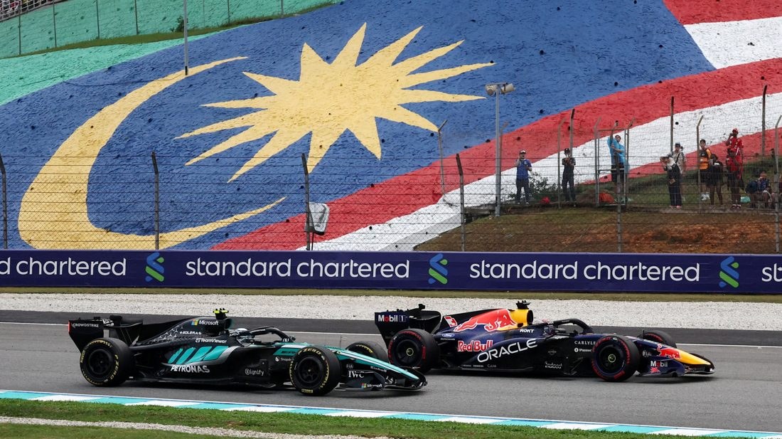 Verstappen retoma liderança na corrida da Malásia após safety car de Bottas