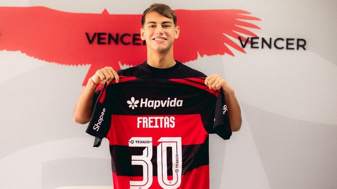 Flamengo retoma estratégia de scout e anuncia contratações de Anthony Valencia e Joaquín Freitas, com divergência nos valores de Freitas