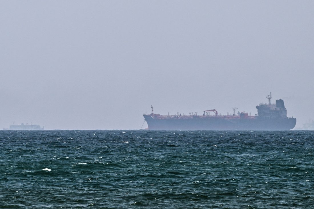 Novo ataque a navio no Estreito de Ormuz eleva preço do petróleo ao maior nível desde julho