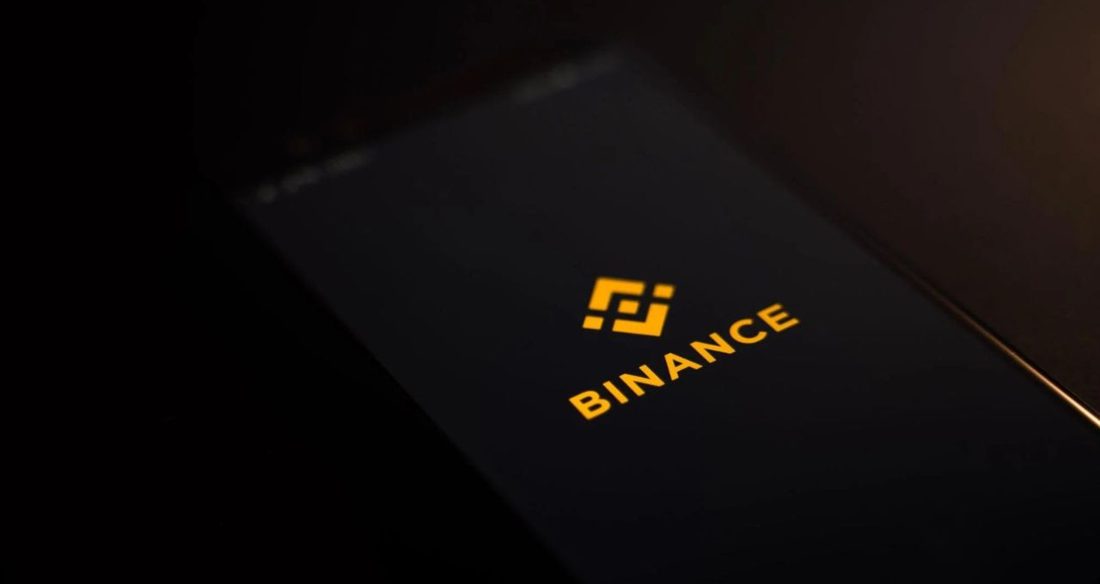 Binance investiga possível ataque hacker e congelamentos emergenciais derrubam mercado de criptomoedas