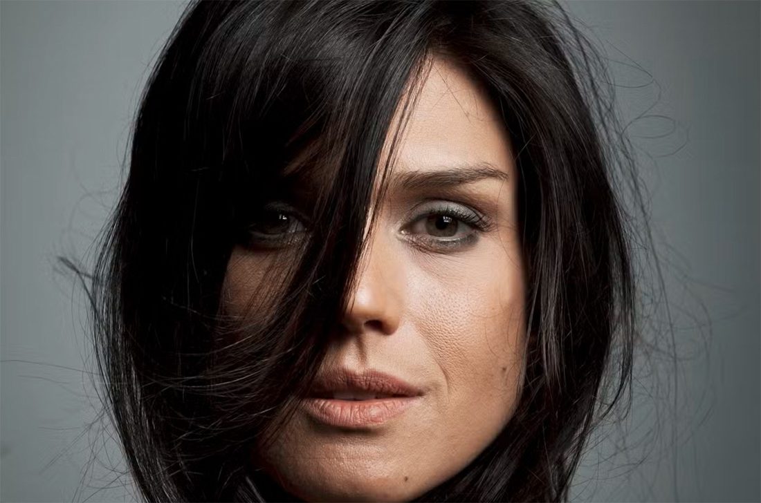 Karina Zeviani (1975‑2026) morre aos 51 anos; voz elegante e carreira internacional deixam legado