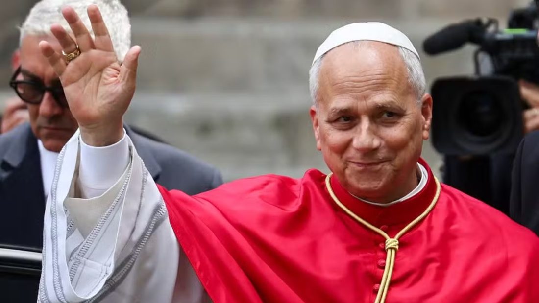 Papa Leão XIV revoga cortes salariais de cardeais e altos funcionários do Vaticano e cancela transferência de arquivos da Biblioteca