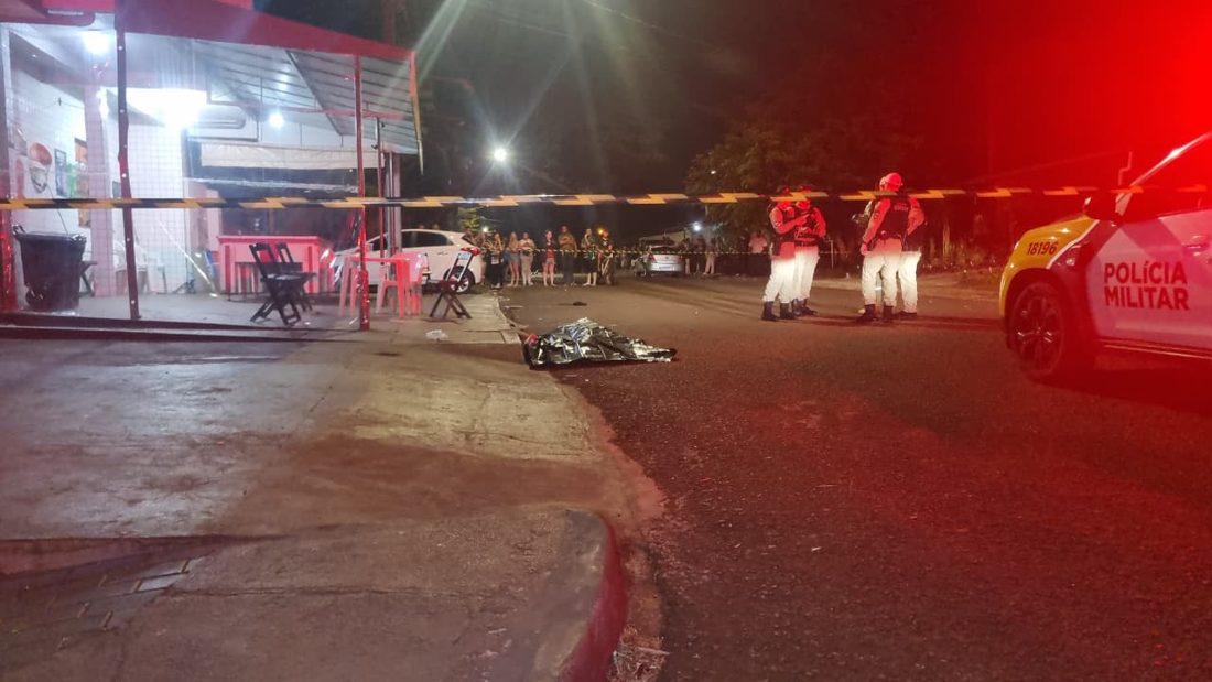 Homem morre após mais de cinco tiros em bar no Morumbi, em Cascavel