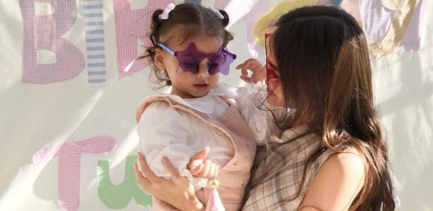 Amanda Kimberlly registra boletim de ocorrência após ofensas a Helena, filha de Neymar